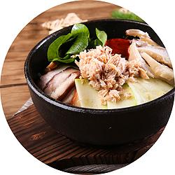 金枪鱼石锅拌饭